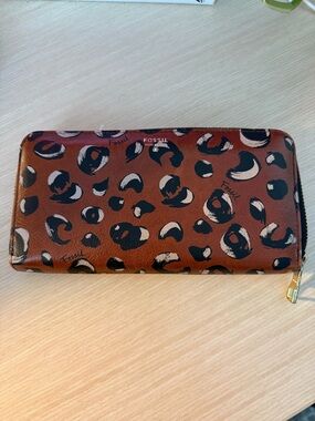 Fossil Brown Leopard-Print Zip Wallet with Black and Cream Accents